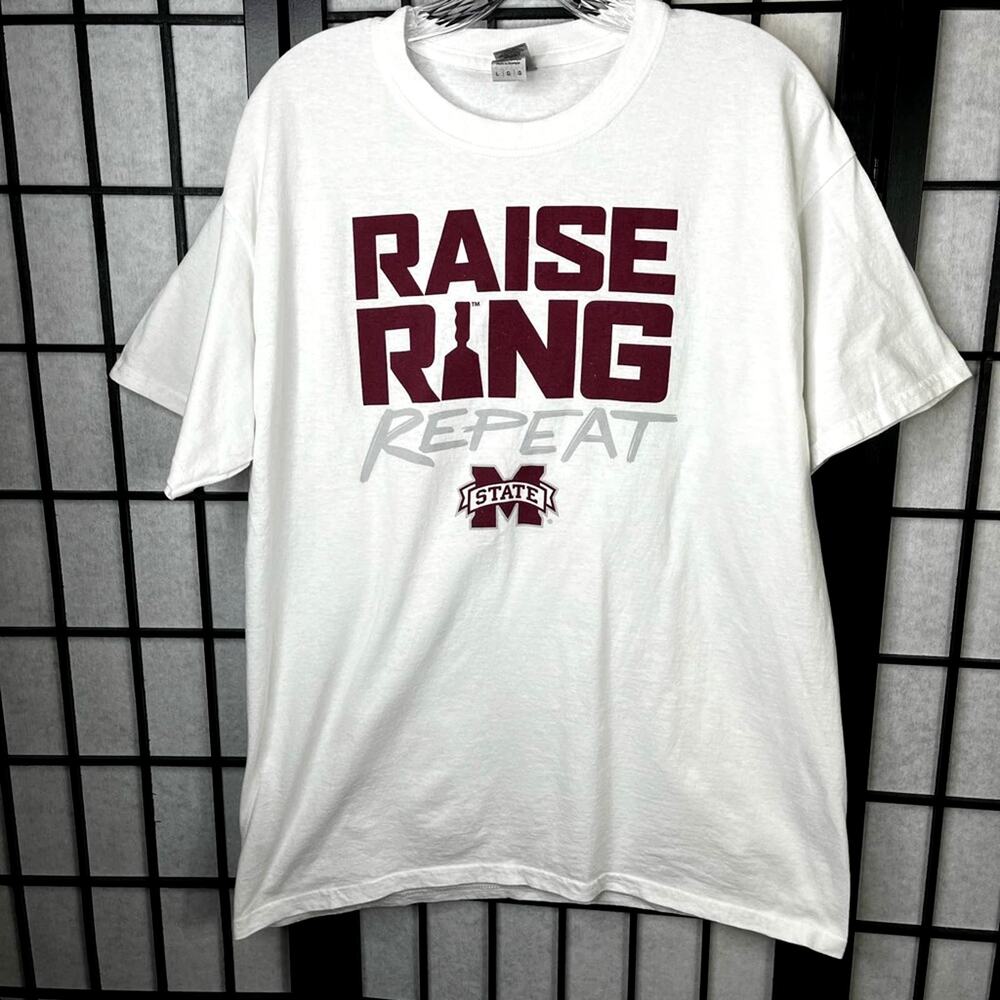 Mississippi State Bulldogs NCAA Raise T-Shirt Ring Repeat Graphic White Large
